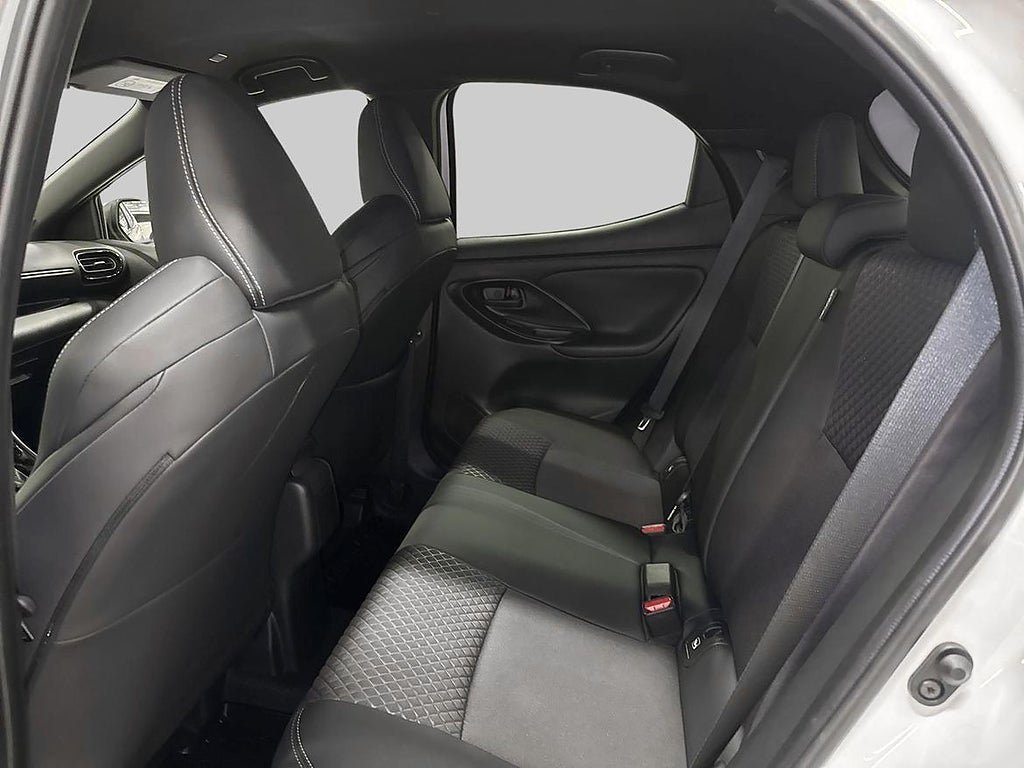 Vehicle Image 11