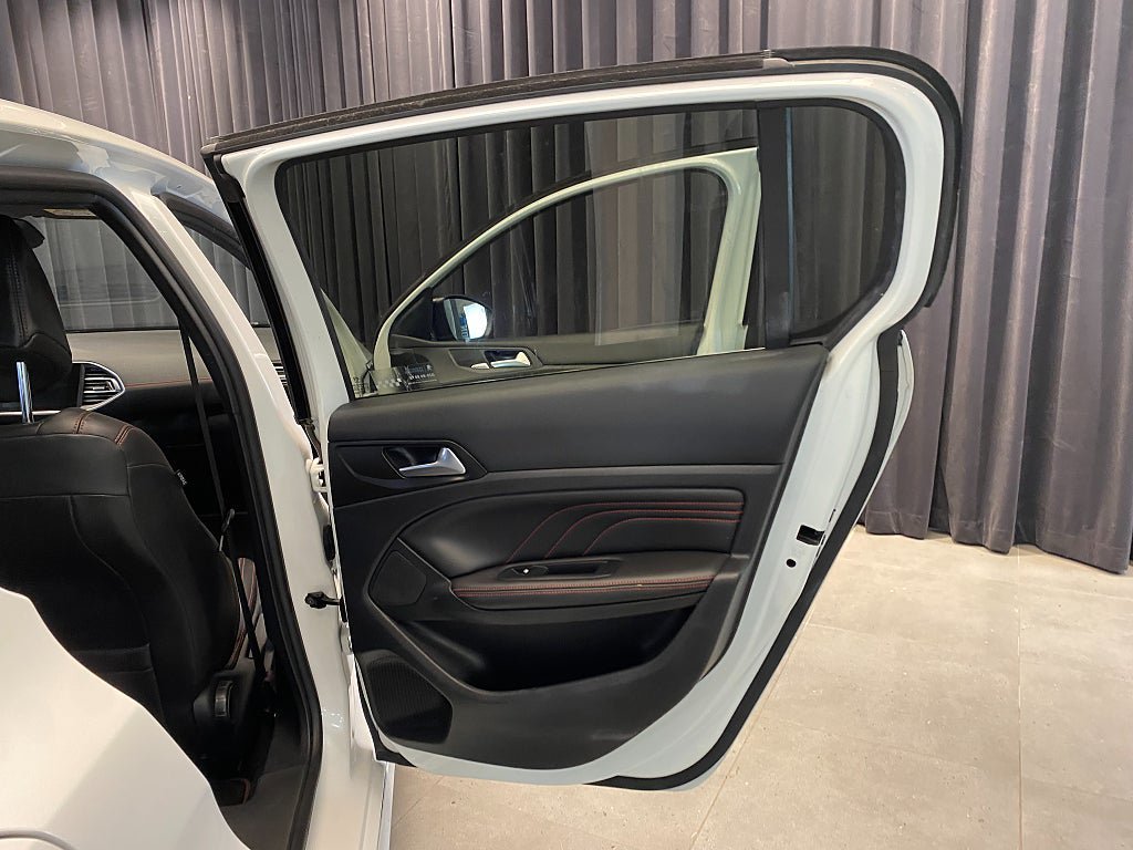 Vehicle Image 28