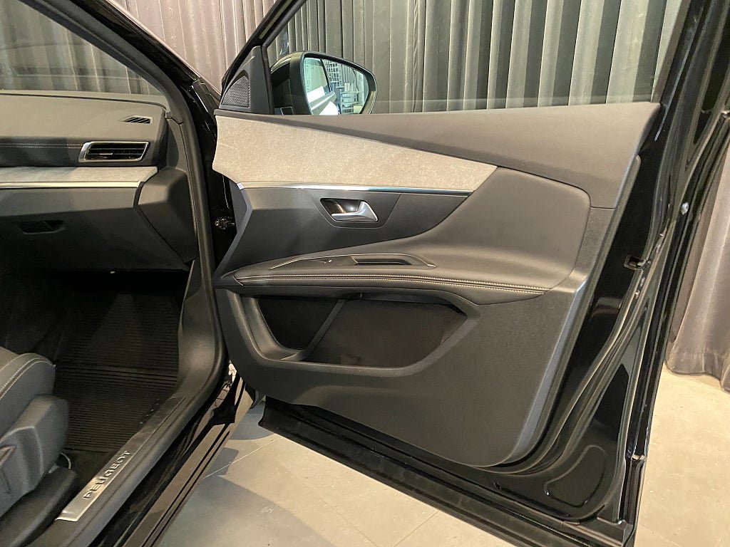 Vehicle Image 28
