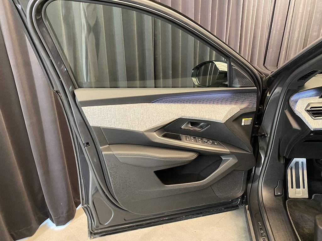 Vehicle Image 24