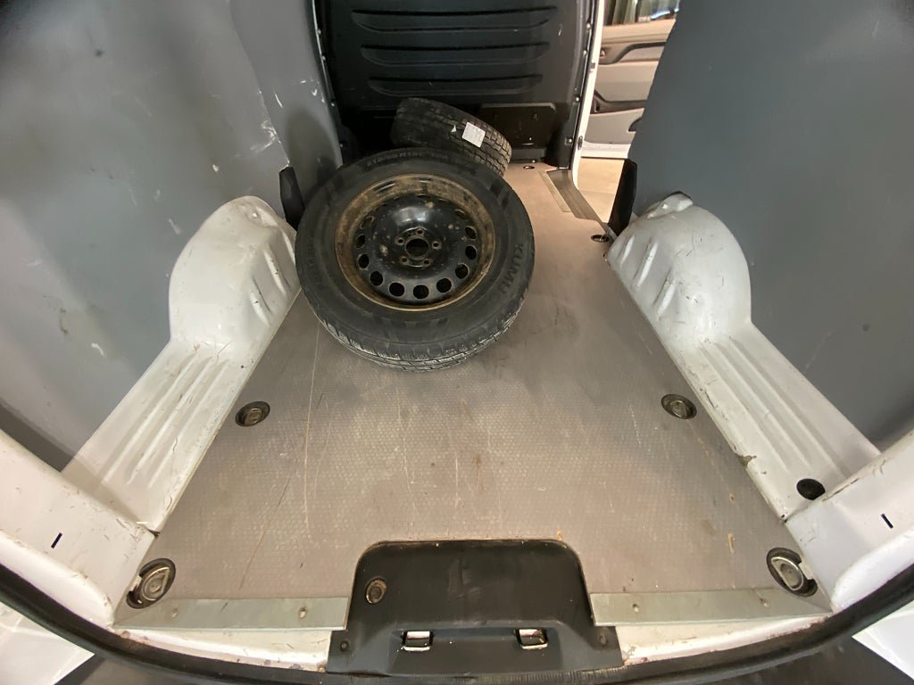 Vehicle Image 17