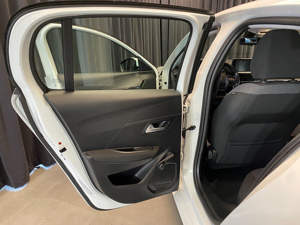 Vehicle Image 28