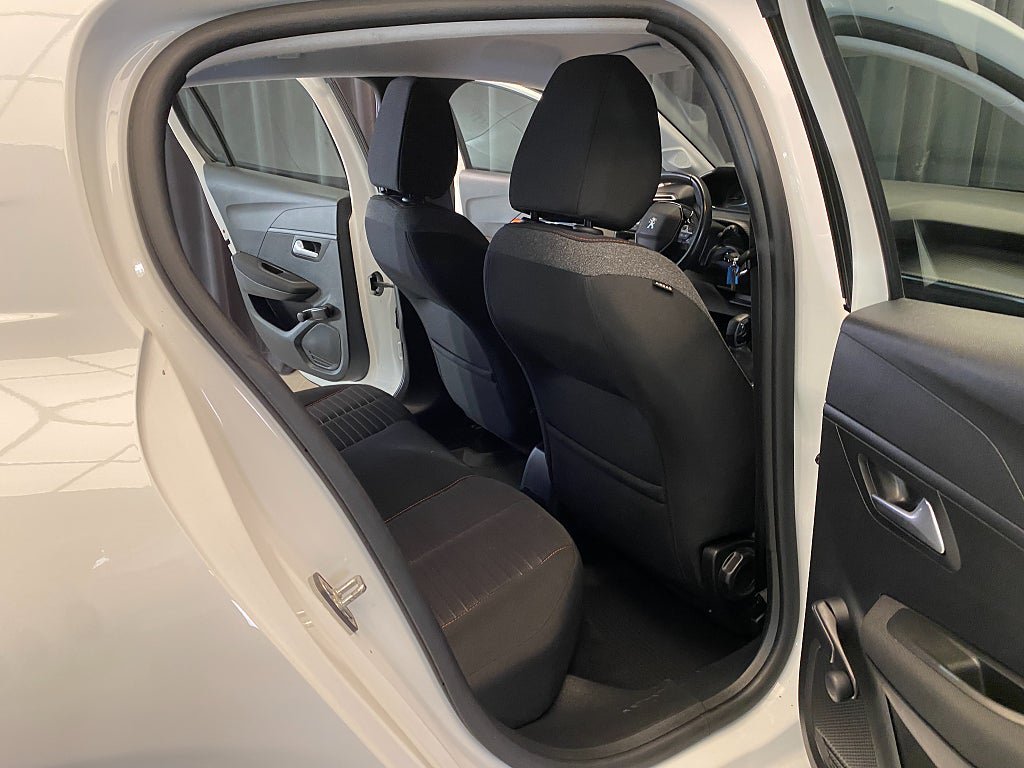 Vehicle Image 32