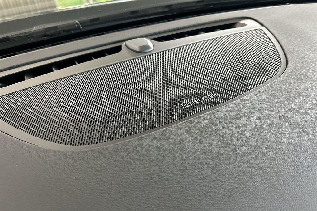 Vehicle Image 25