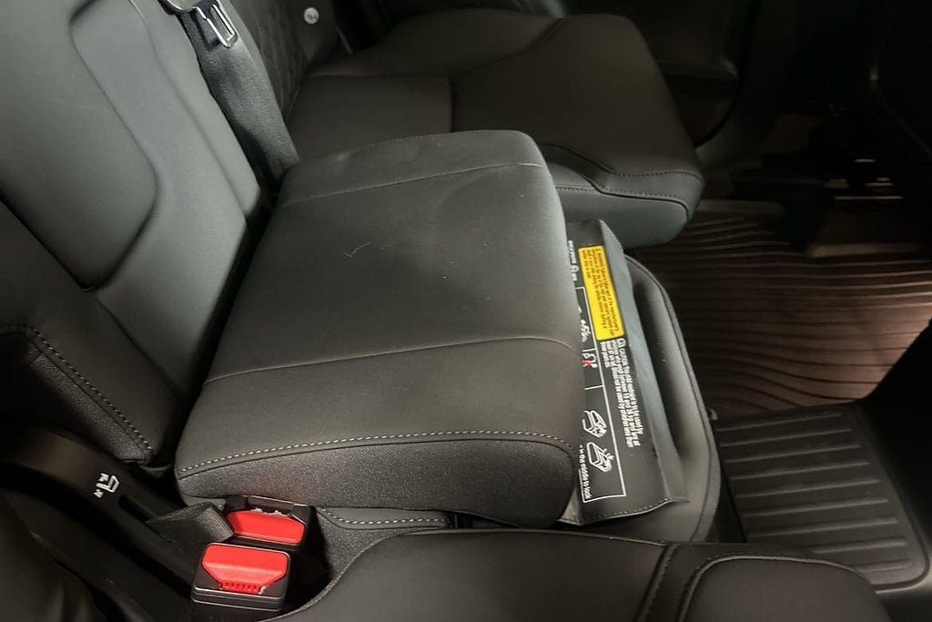 Vehicle Image 32