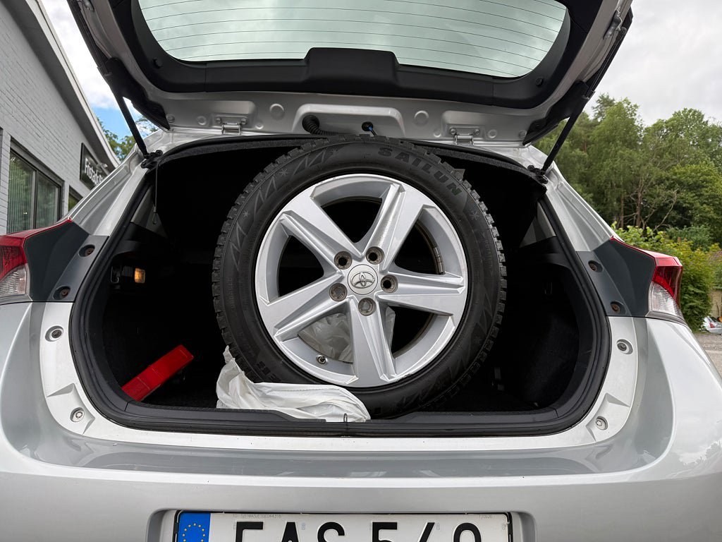 Vehicle Image 12
