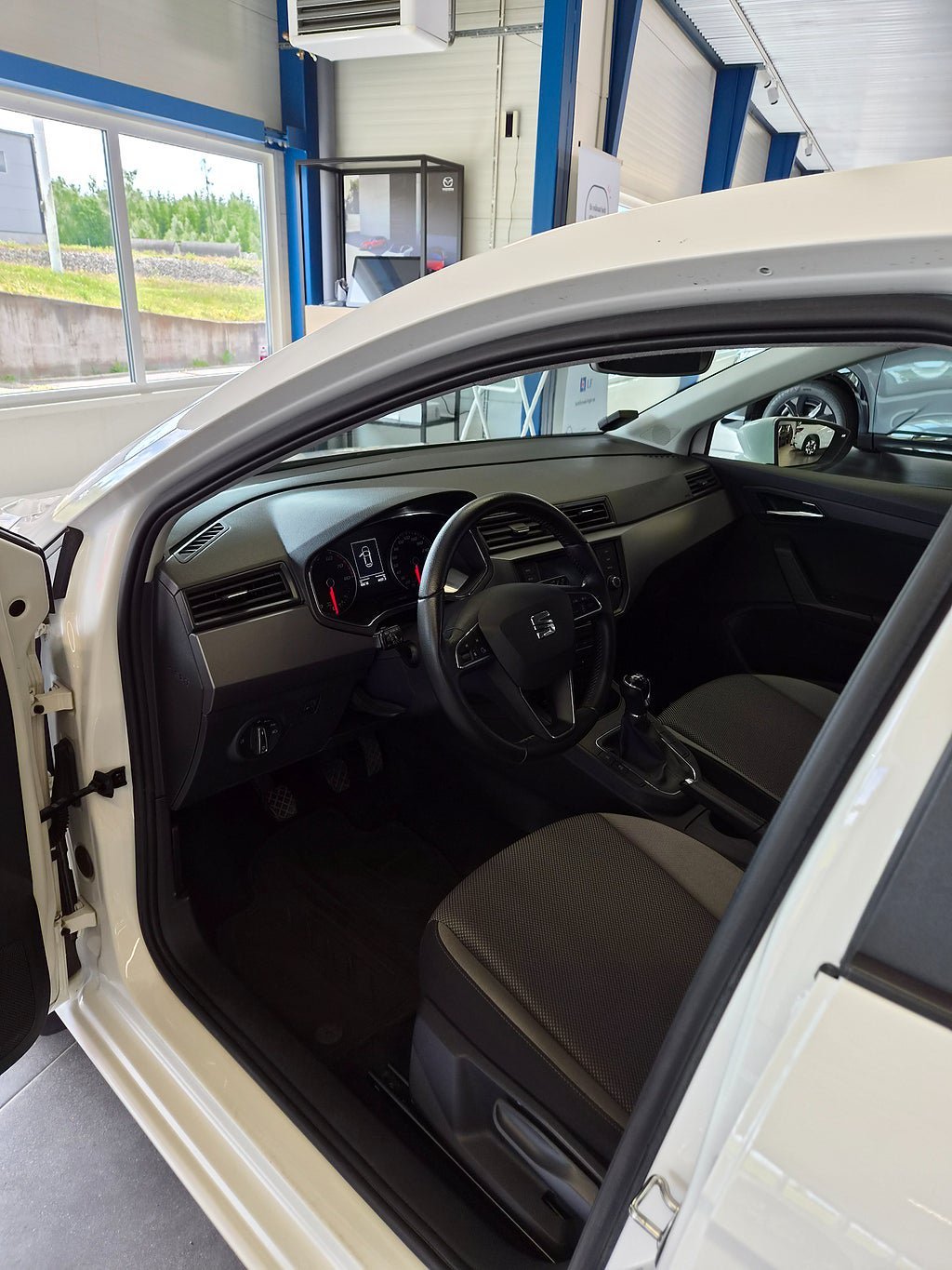 Vehicle Image 8