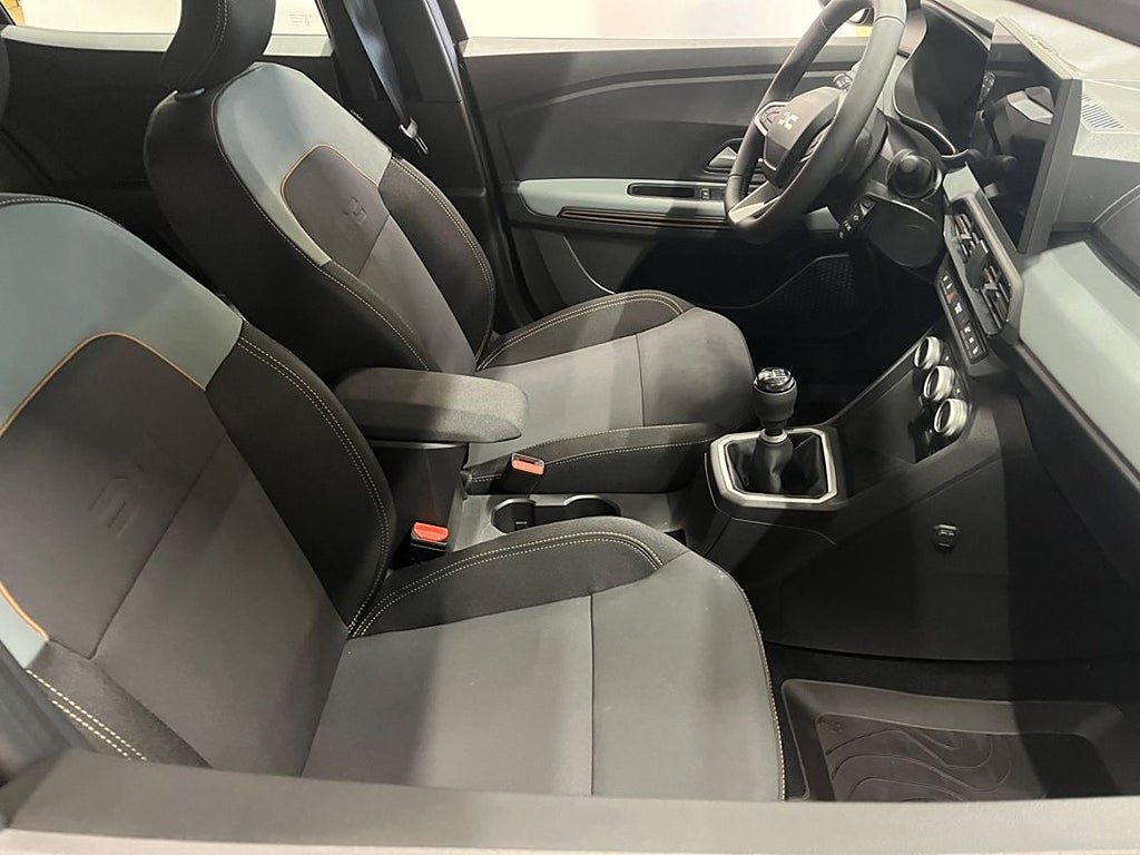 Vehicle Image 6