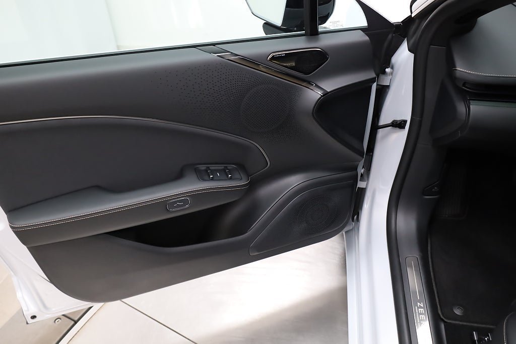 Vehicle Image 36
