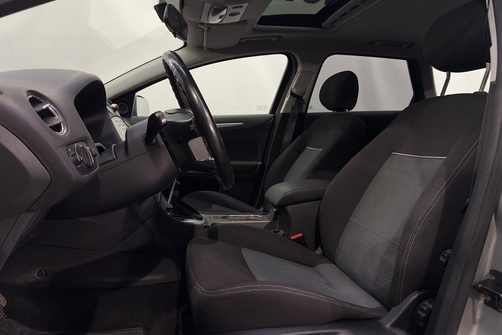 Vehicle Image 8