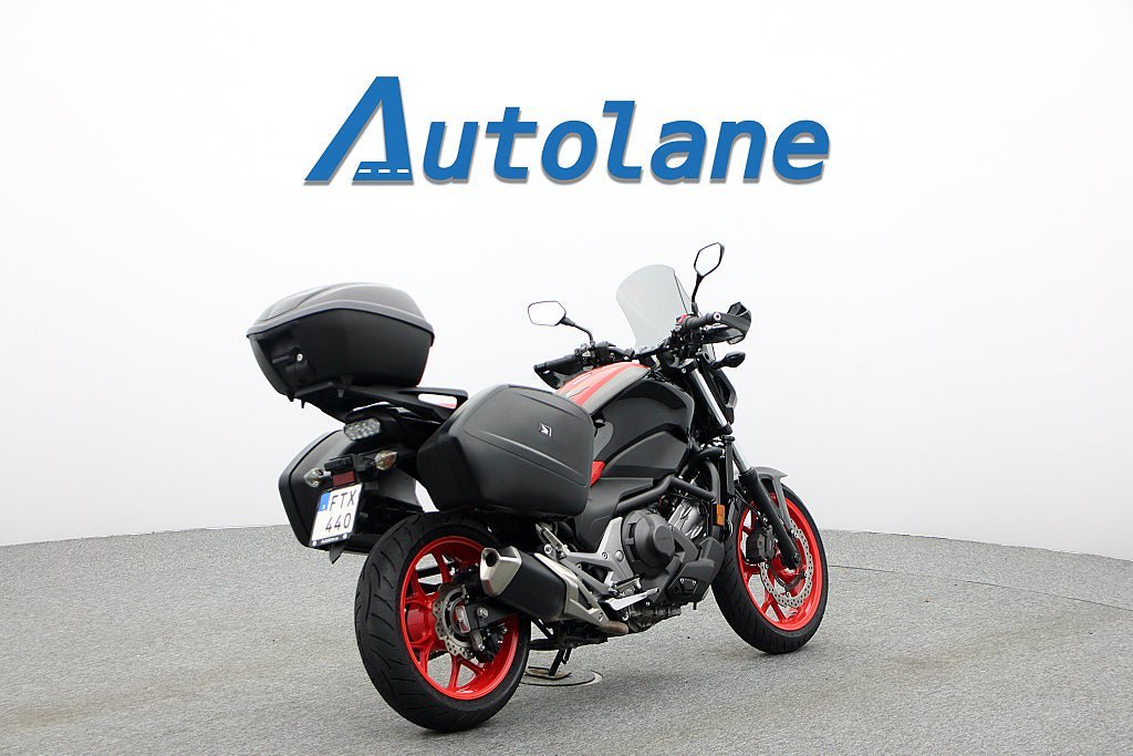 Vehicle Image 6