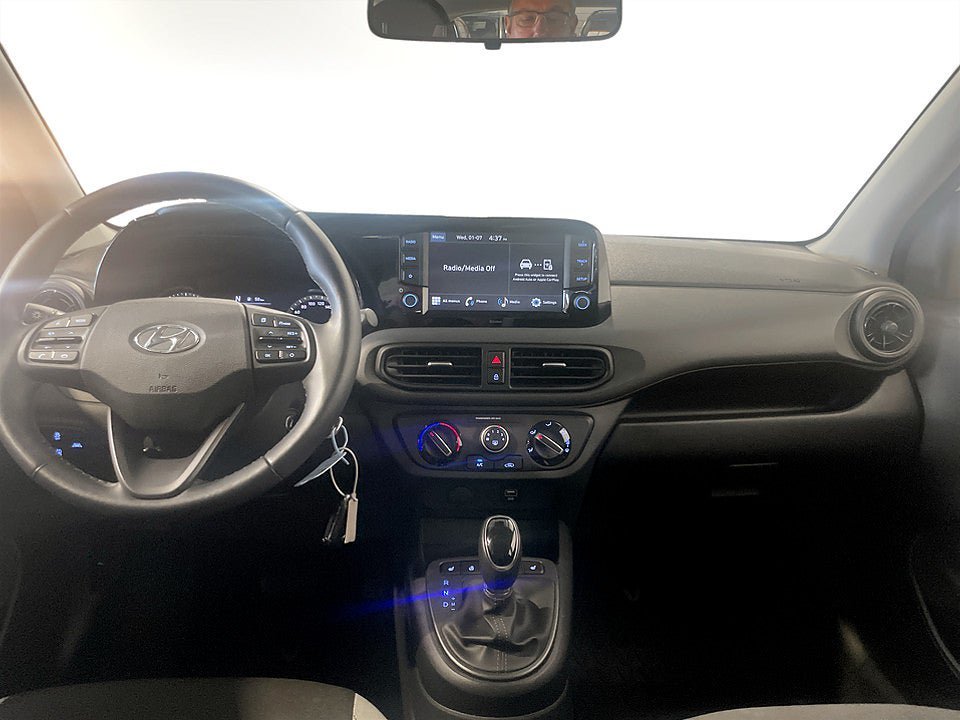 Vehicle Image 6