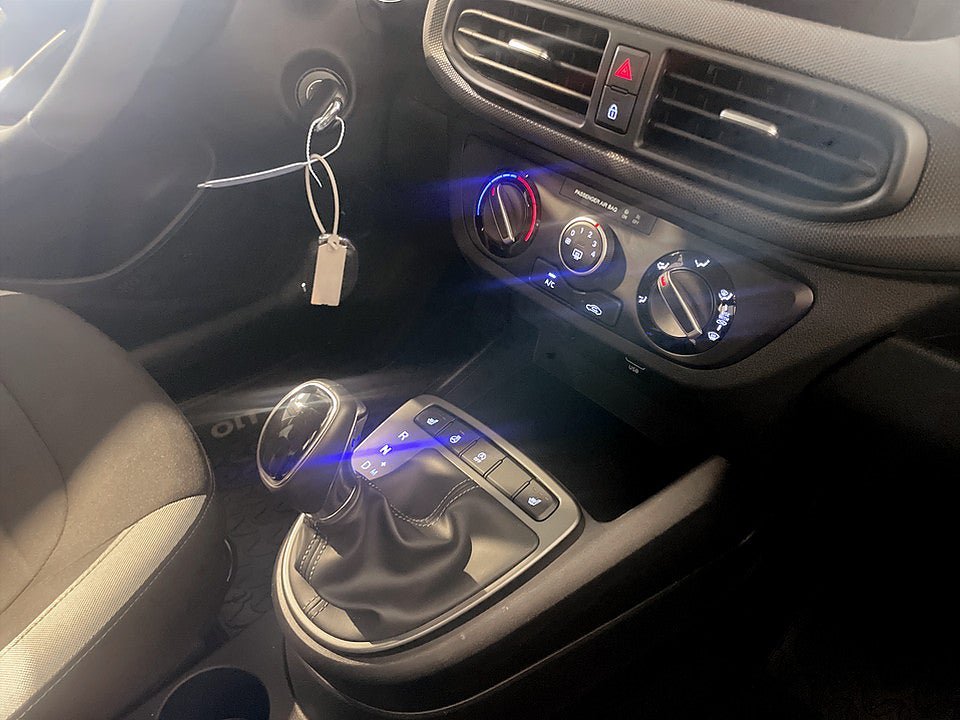 Vehicle Image 10