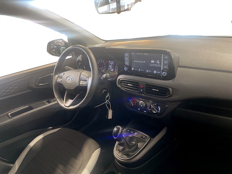 Vehicle Image 11