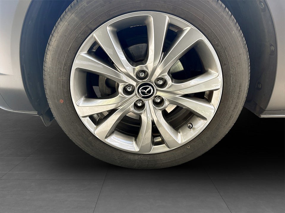 Vehicle Image 16