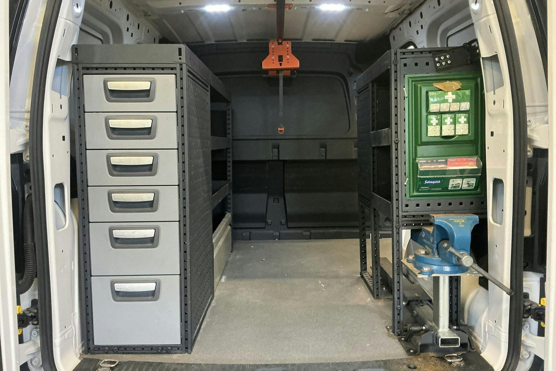 Vehicle Image 9