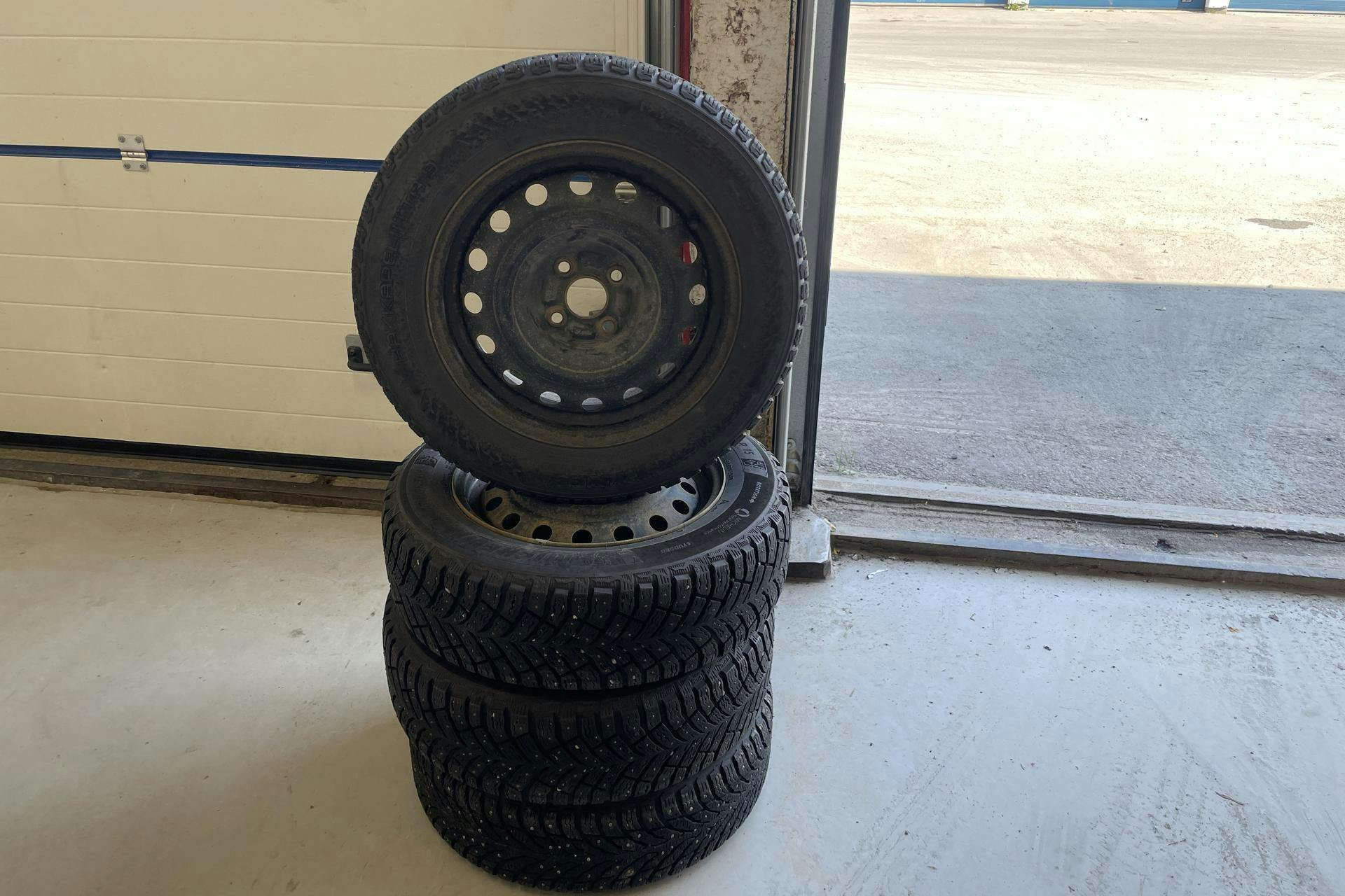 Vehicle Image 12