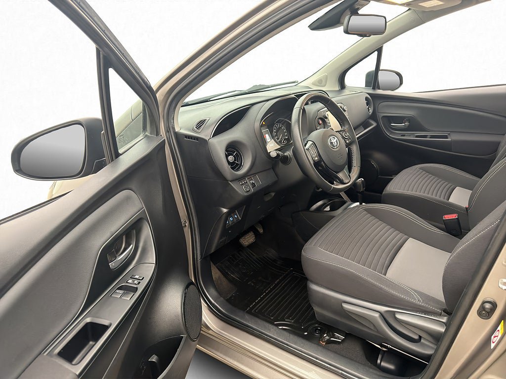 Vehicle Image 10