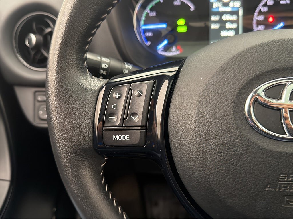 Vehicle Image 15