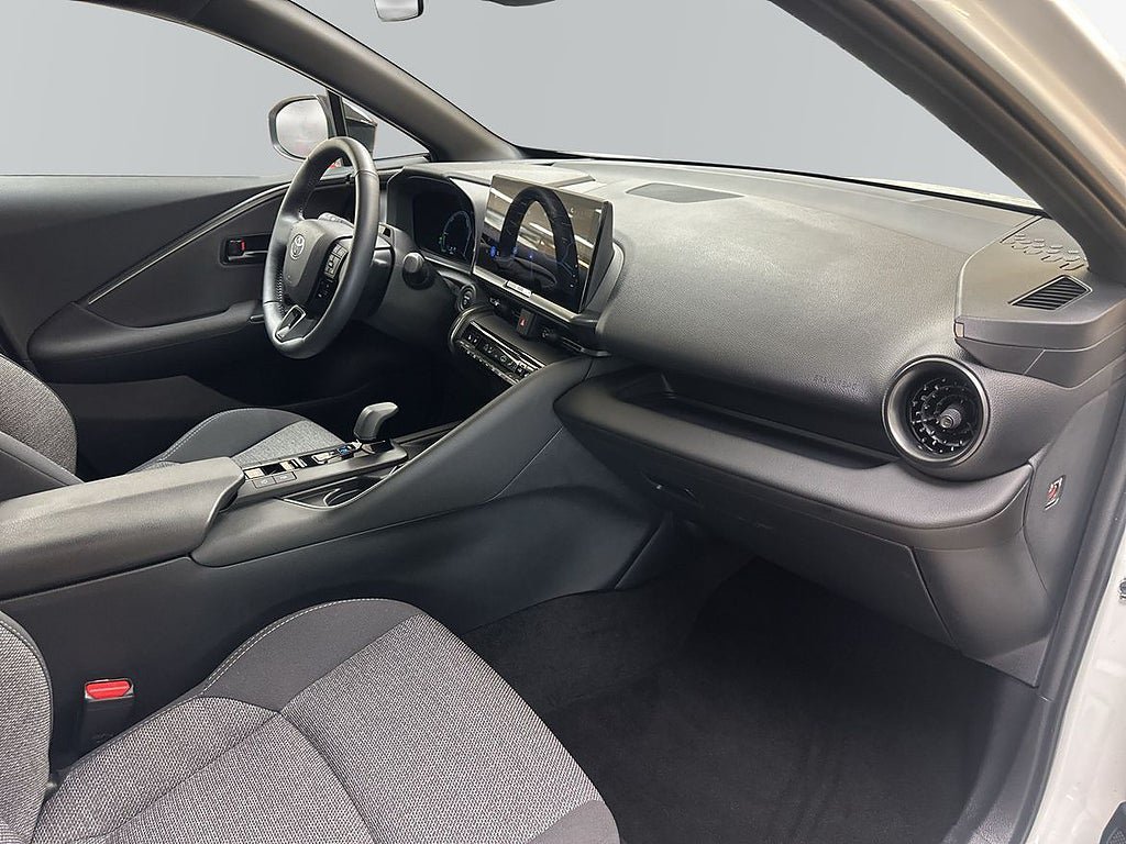 Vehicle Image 8