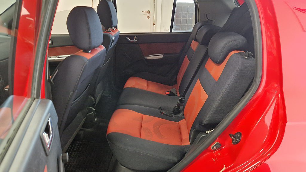 Vehicle Image 9