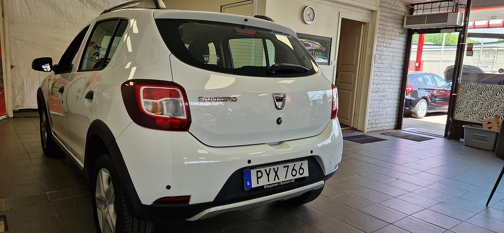 Vehicle Image 6