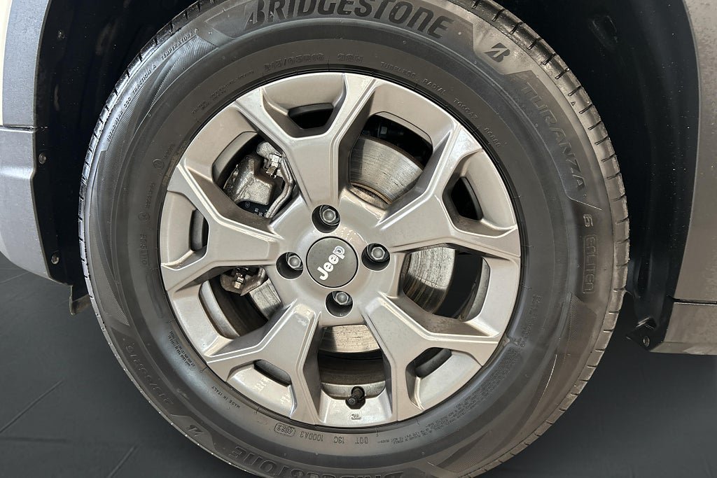 Vehicle Image 21