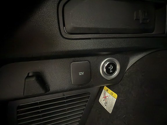Vehicle Image 28