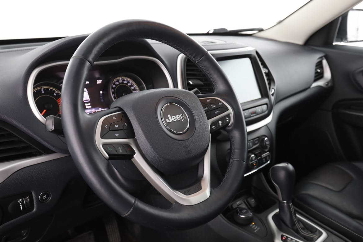 Vehicle Image 12