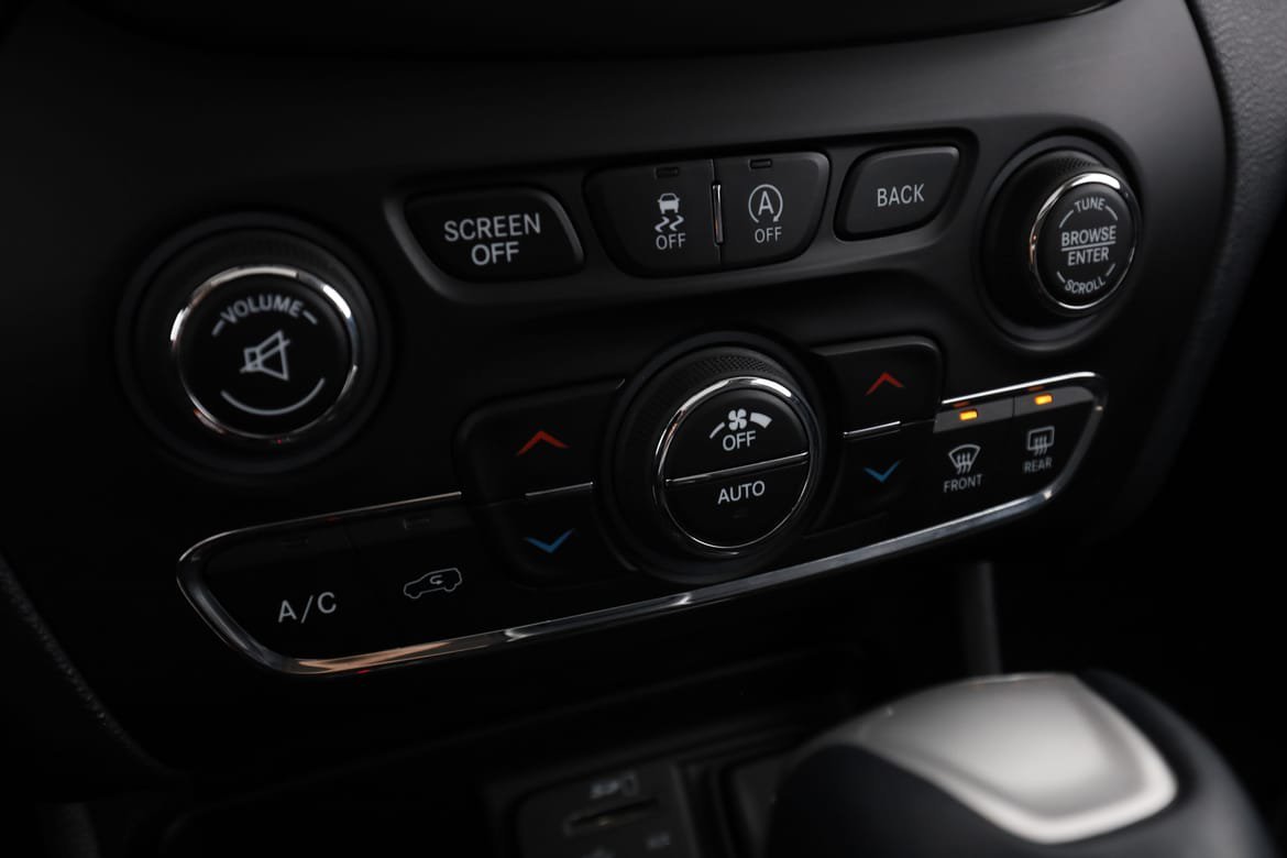 Vehicle Image 25