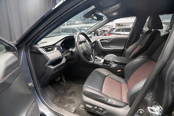 Vehicle Image 16