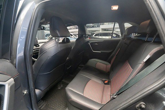 Vehicle Image 18
