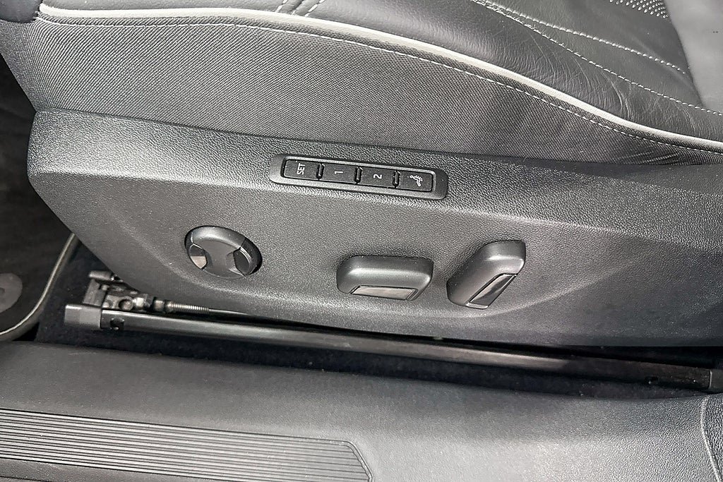 Vehicle Image 17