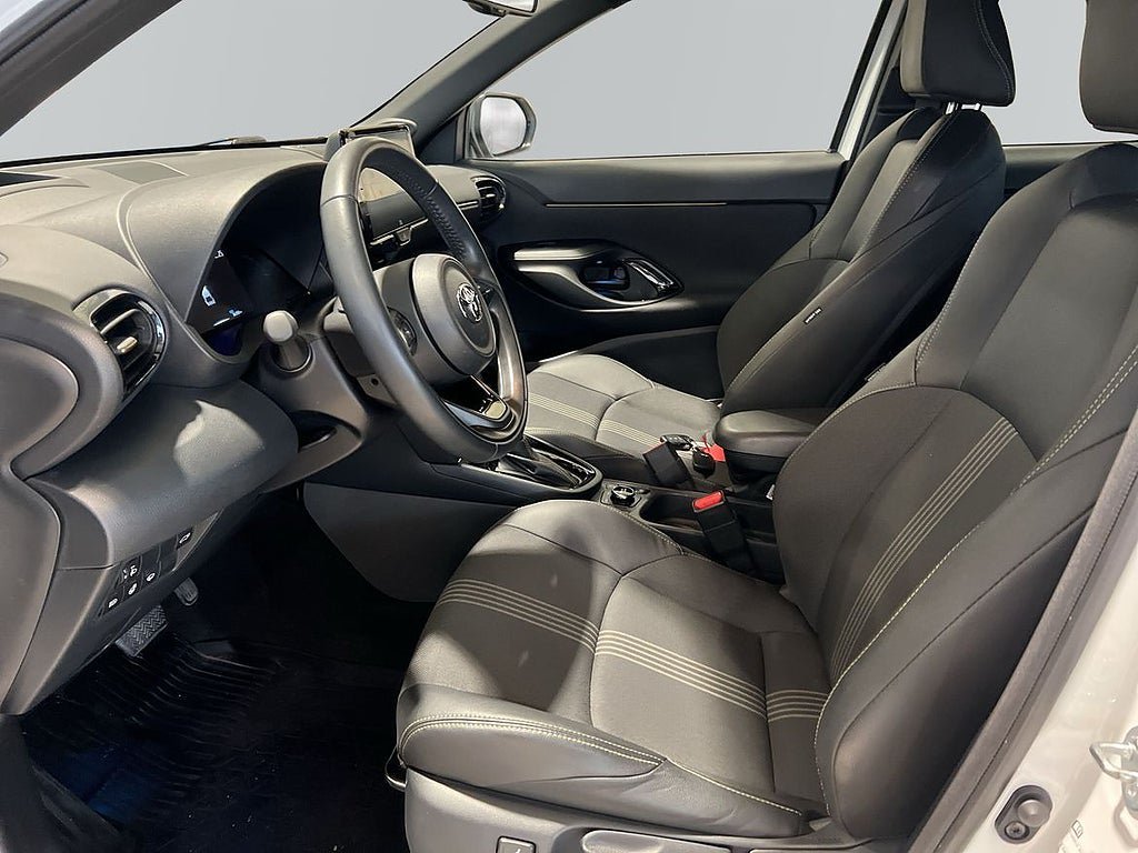 Vehicle Image 12