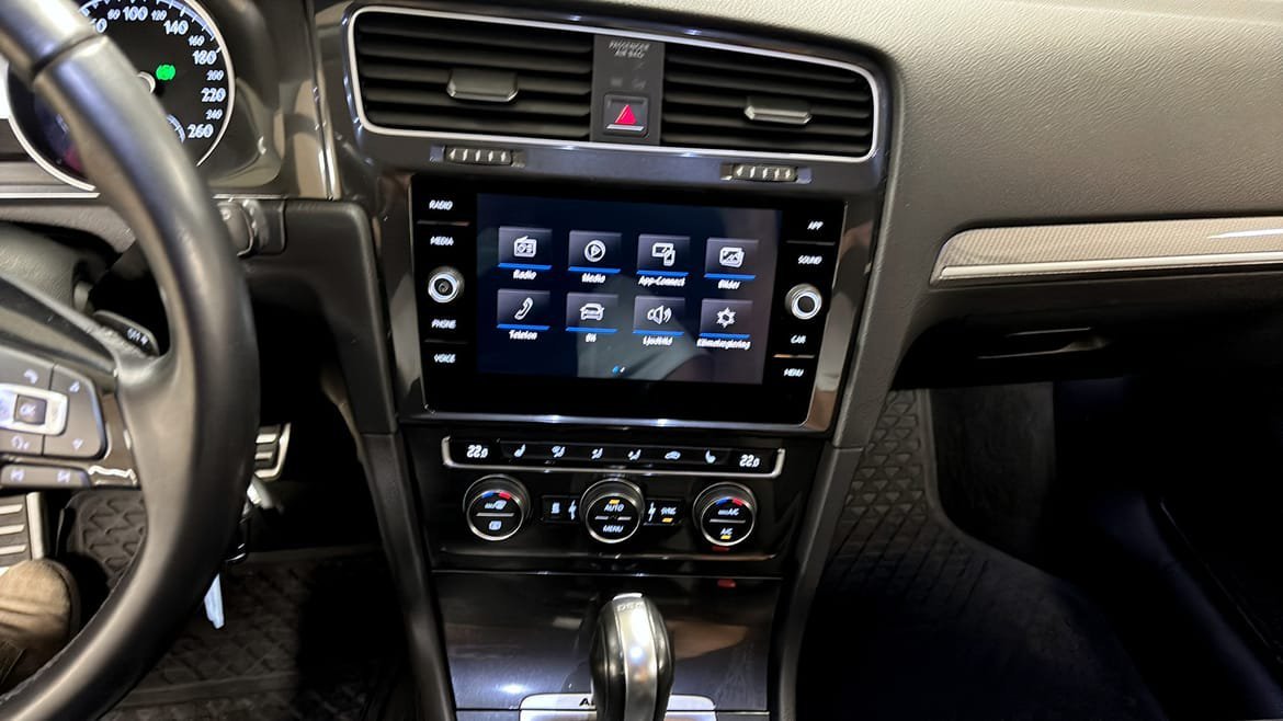 Vehicle Image 9