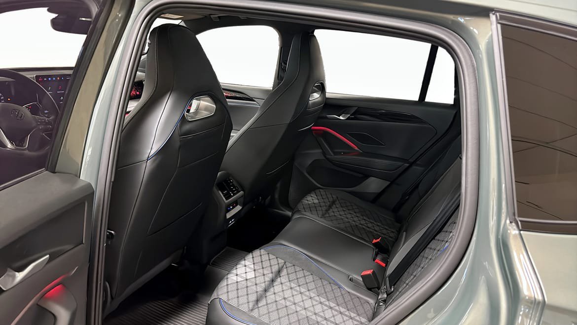 Vehicle Image 12