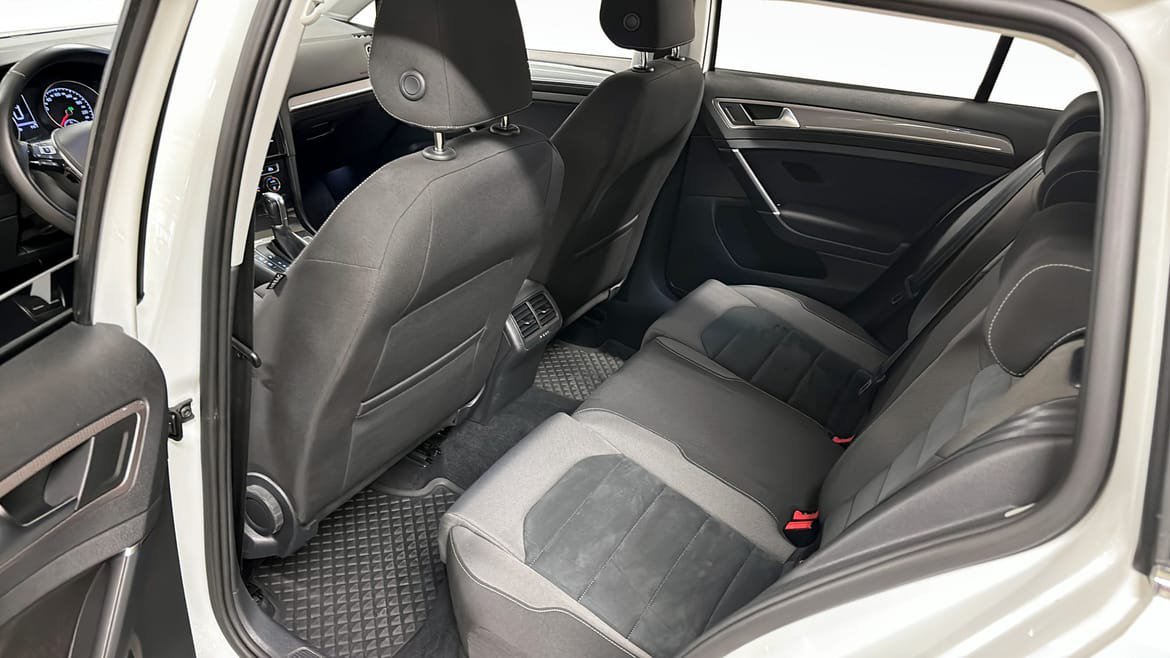 Vehicle Image 11