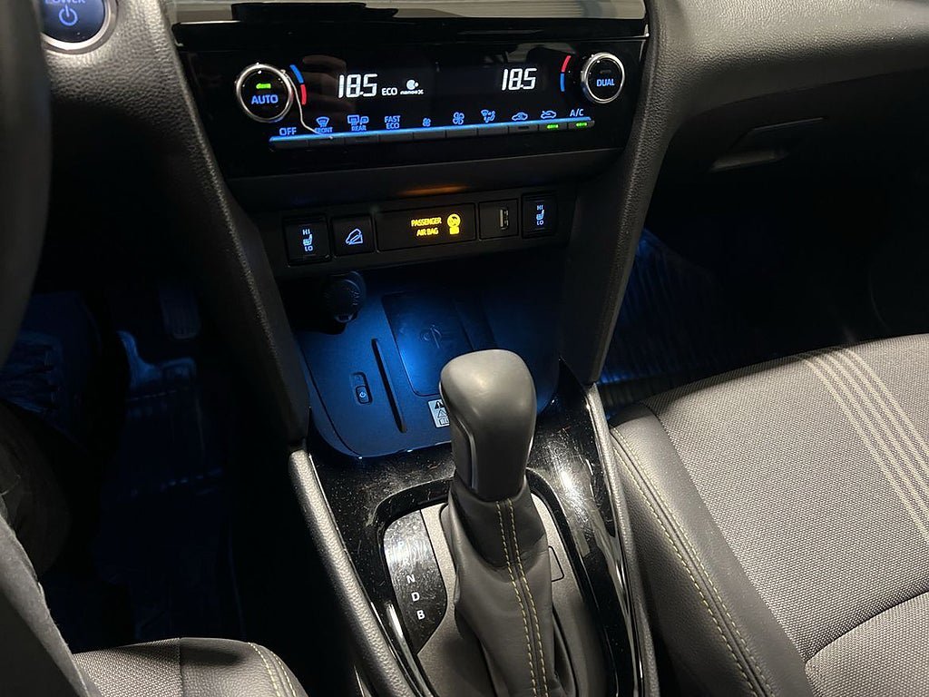 Vehicle Image 25