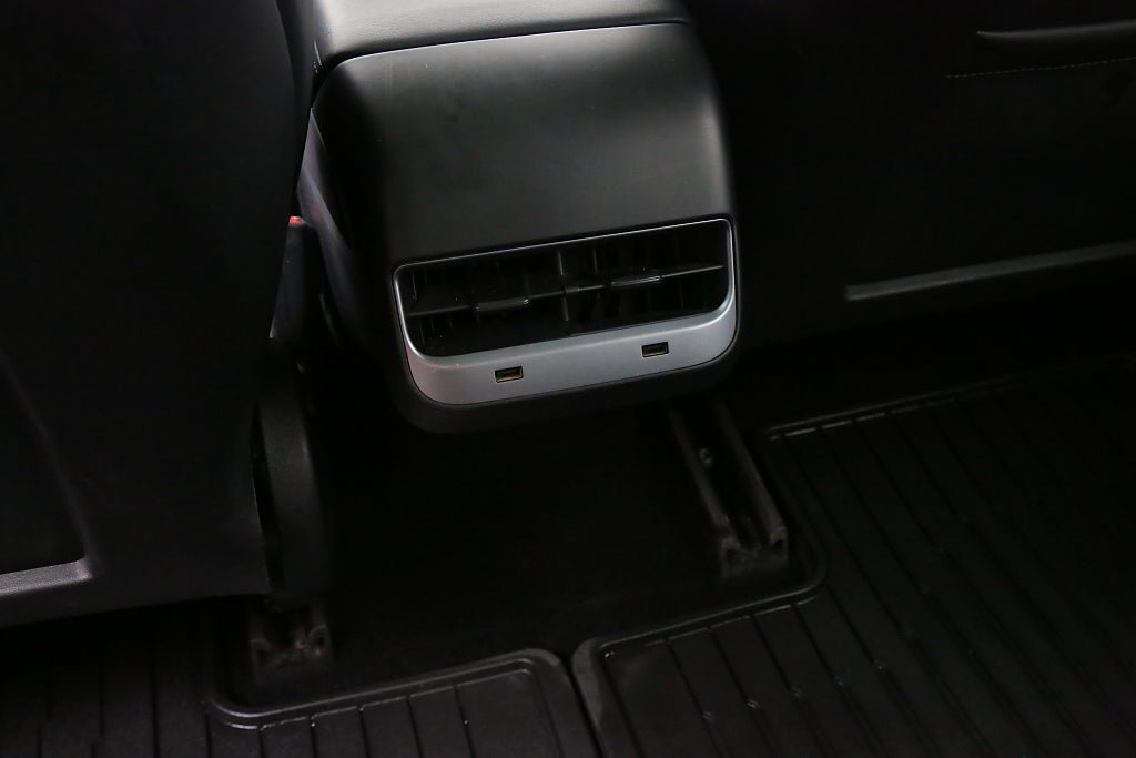 Vehicle Image 25