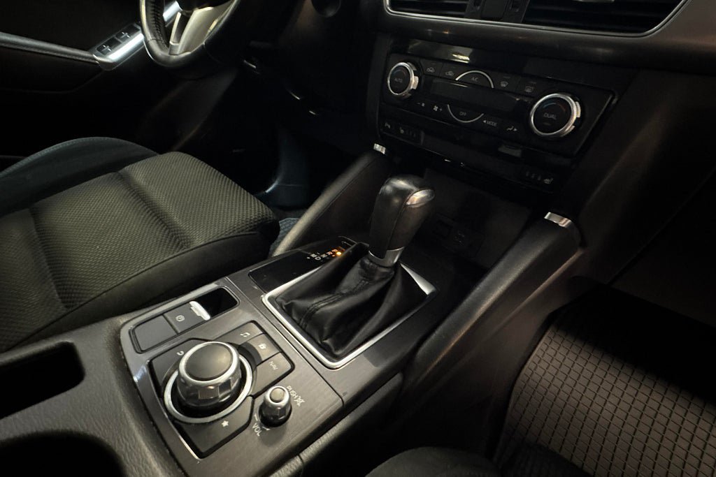 Vehicle Image 12