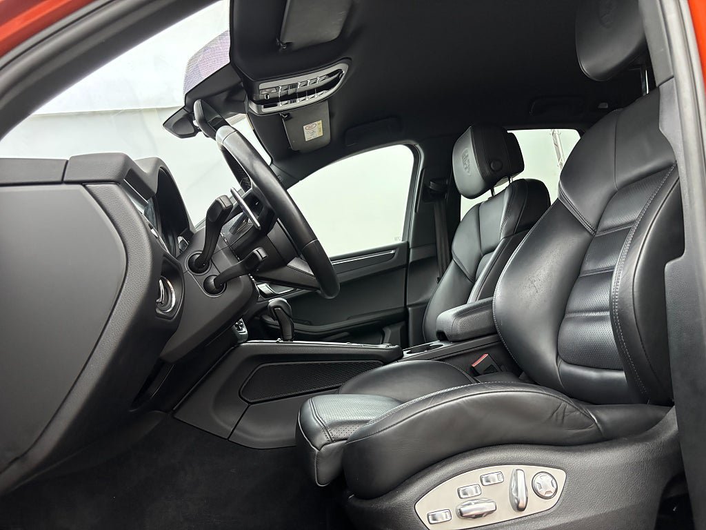 Vehicle Image 14