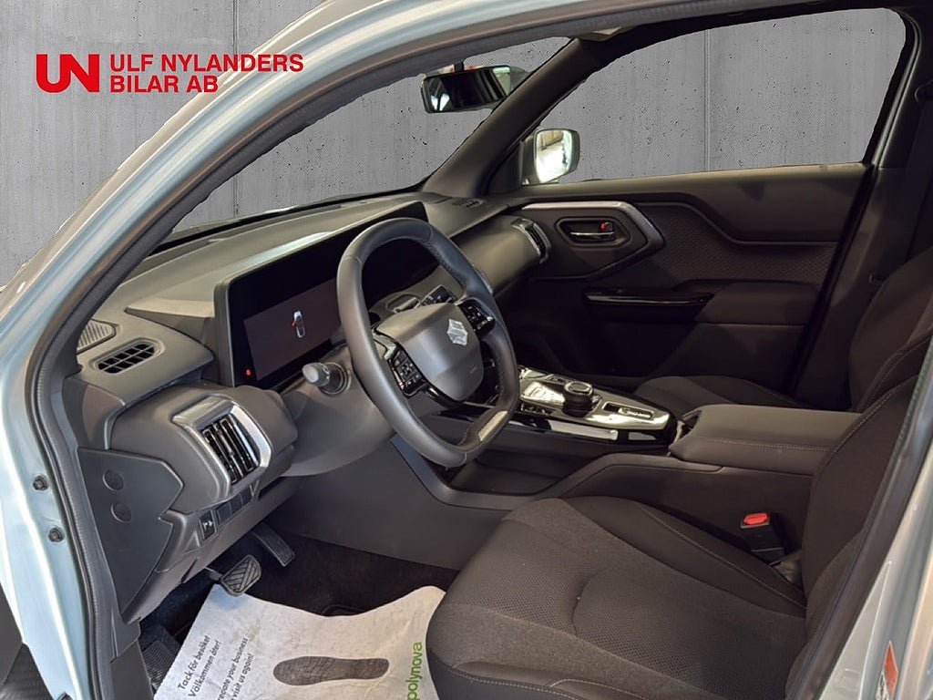 Vehicle Image 8