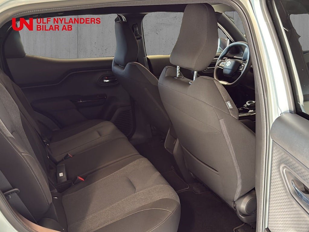 Vehicle Image 11