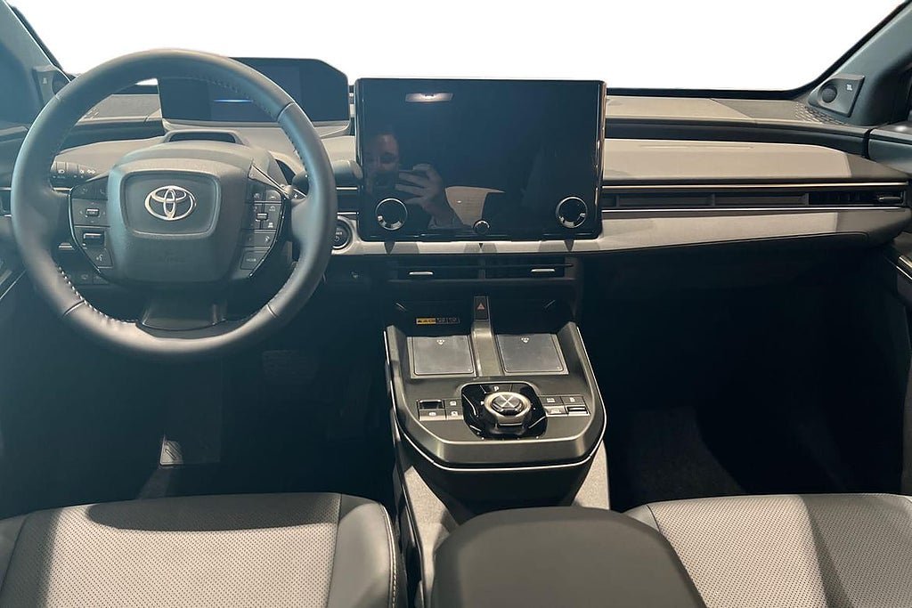 Vehicle Image 10