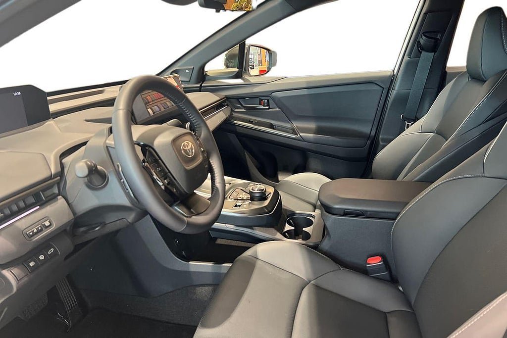 Vehicle Image 14