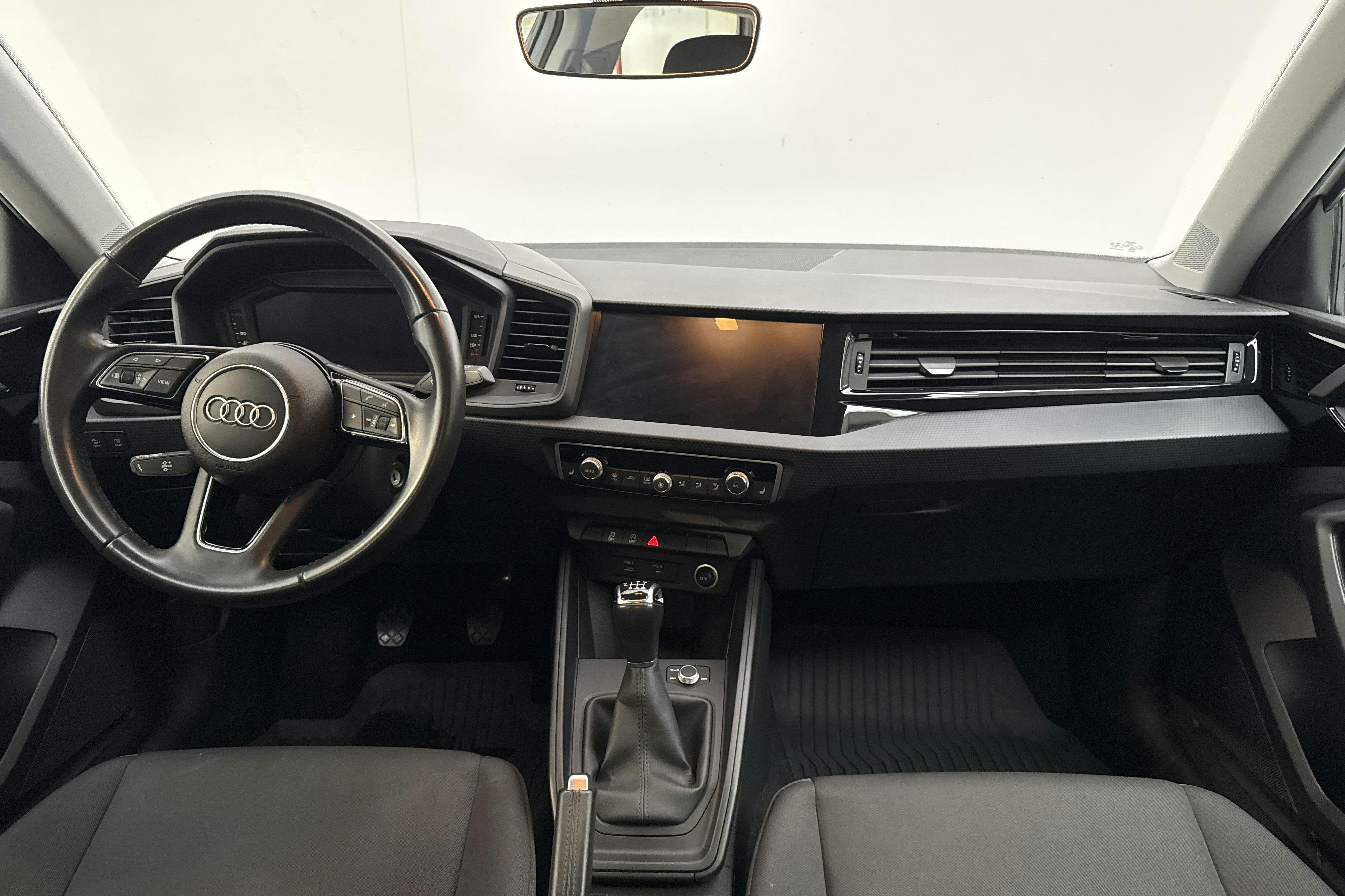 Vehicle Image 6