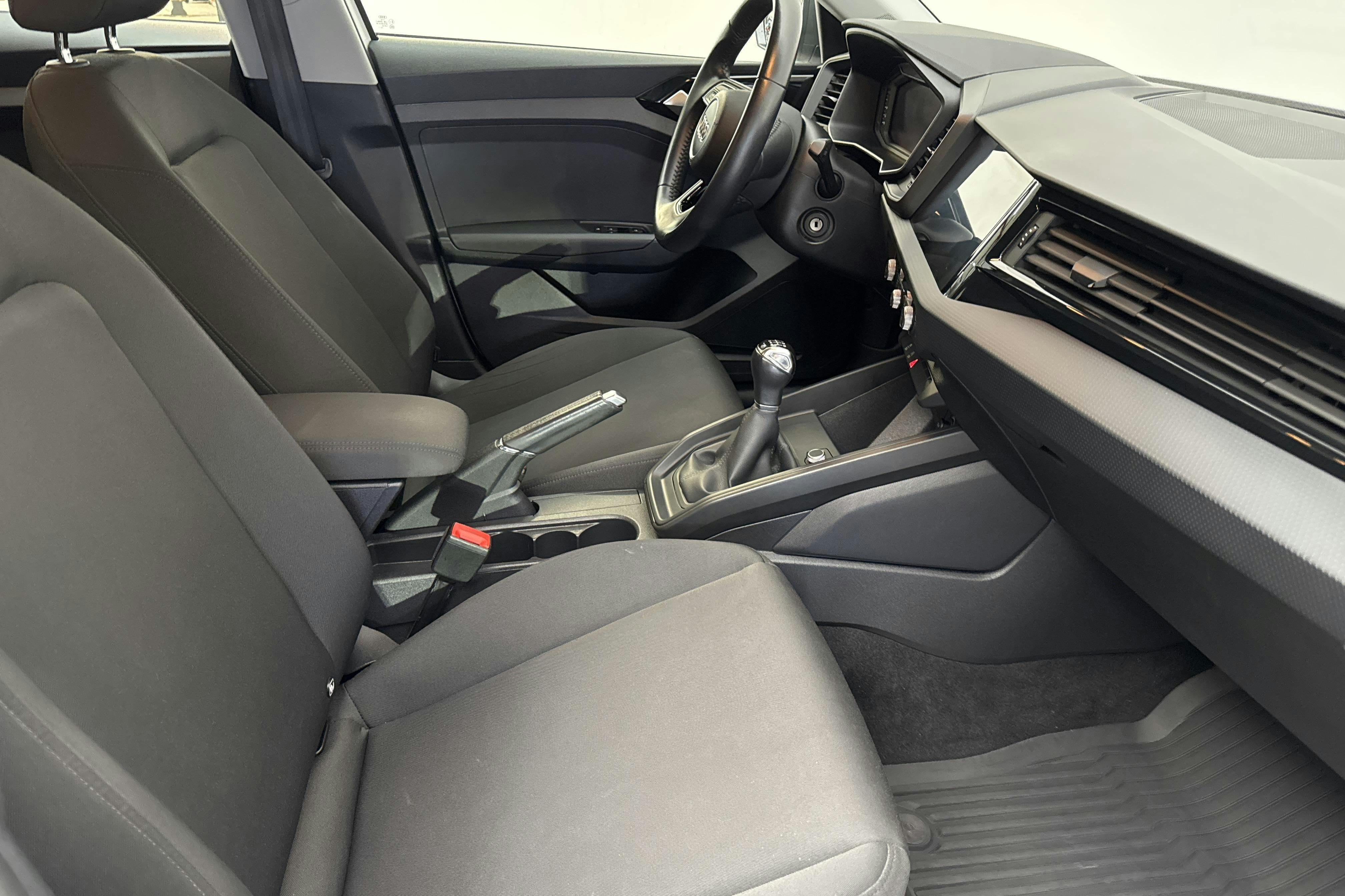 Vehicle Image 7