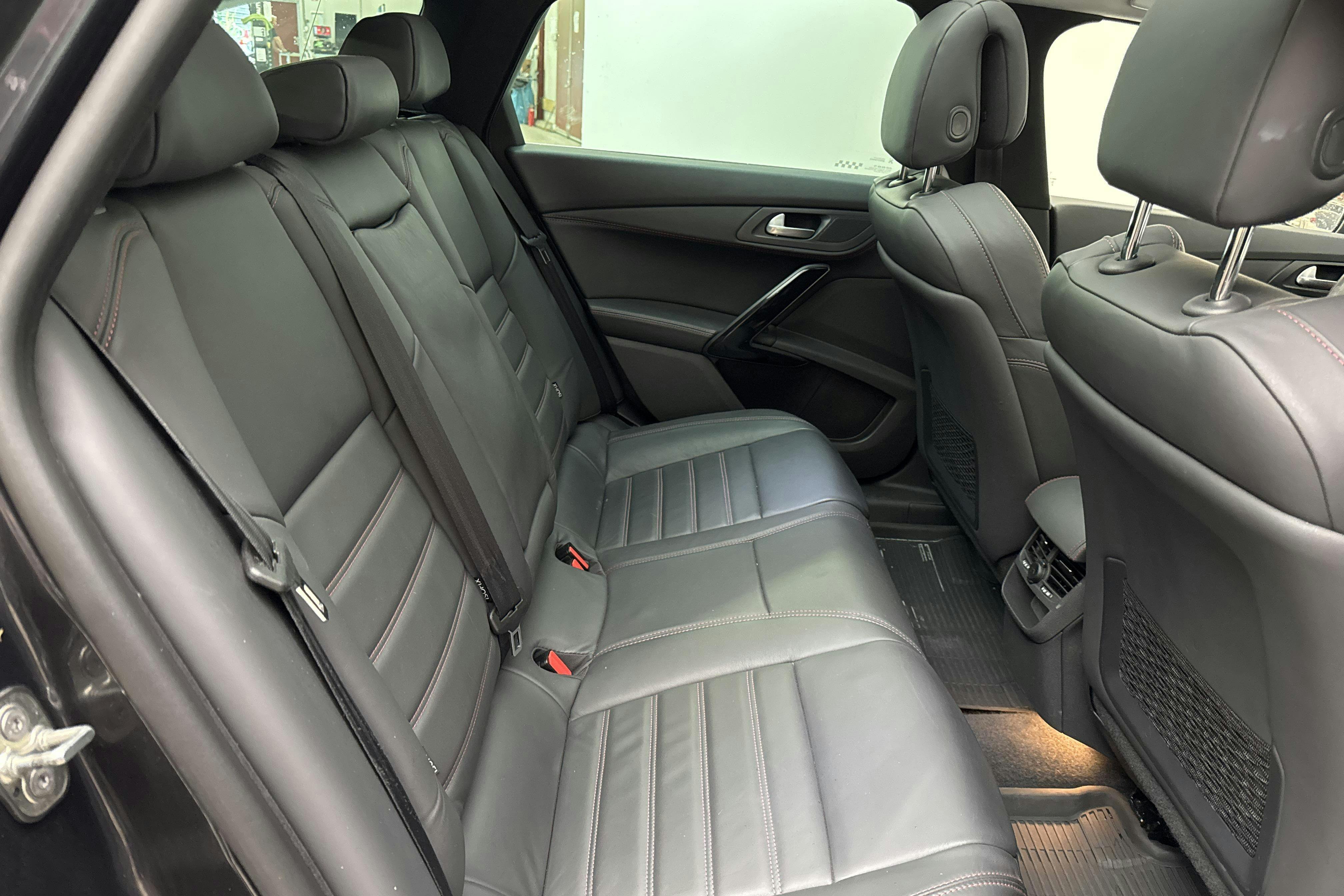 Vehicle Image 8