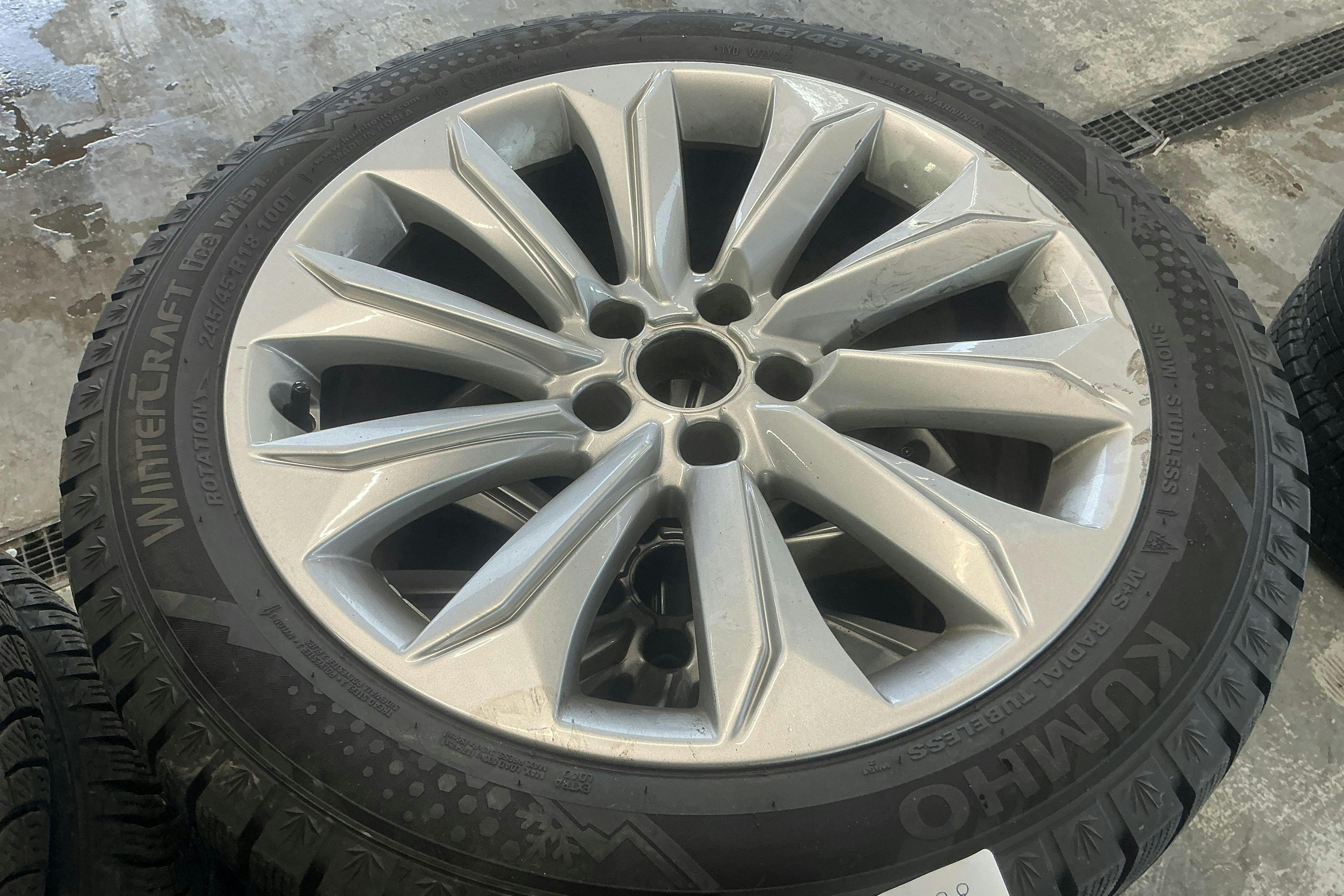 Vehicle Image 13