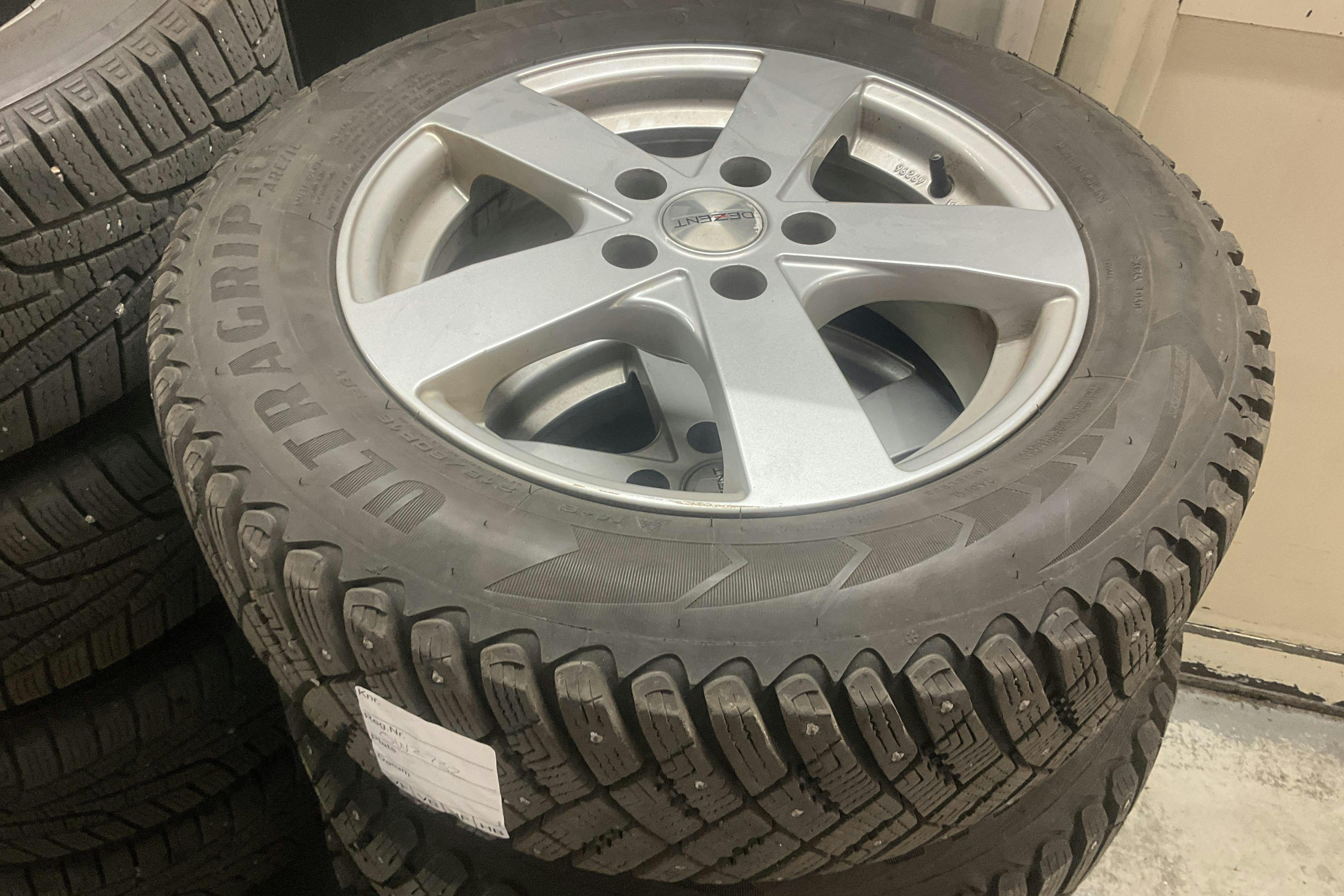 Vehicle Image 15